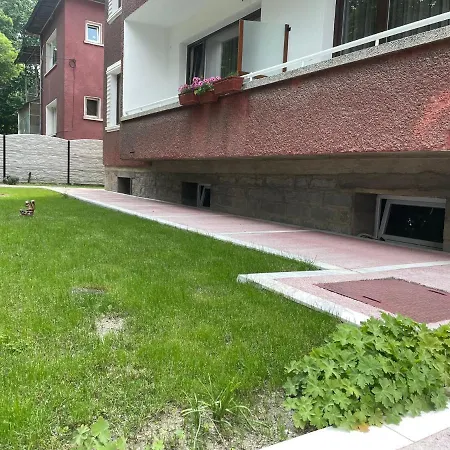 The Chestnut - кестените Apartment *